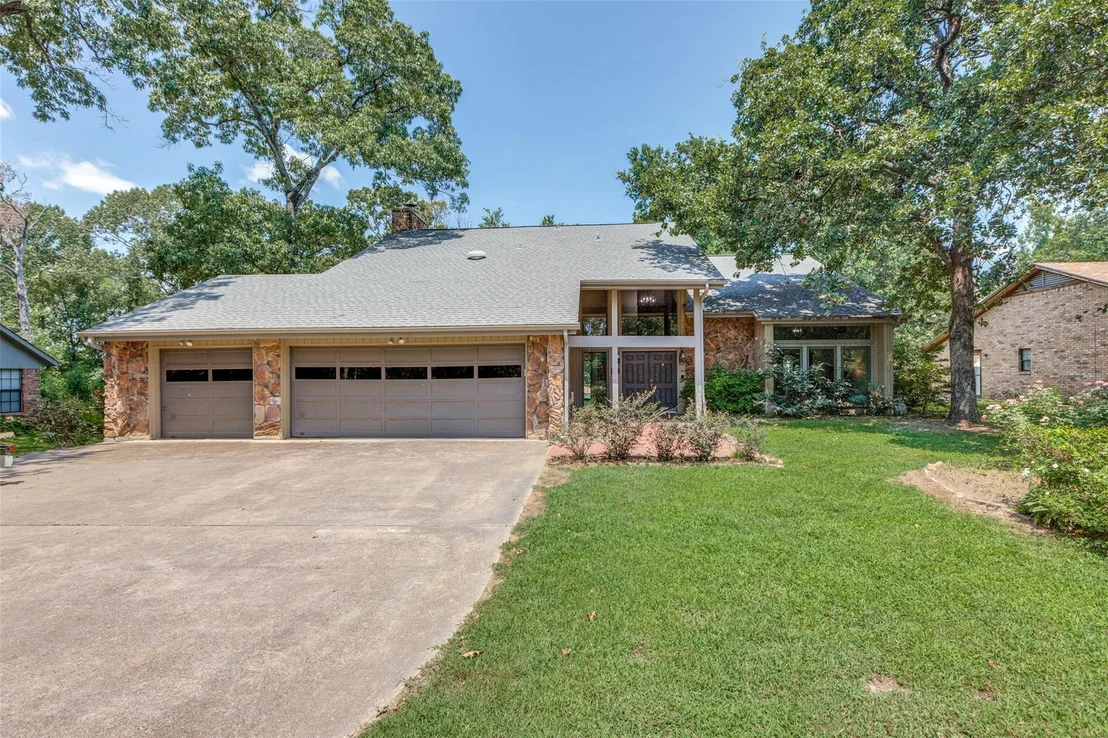 Photo of 605 Private Road 5881