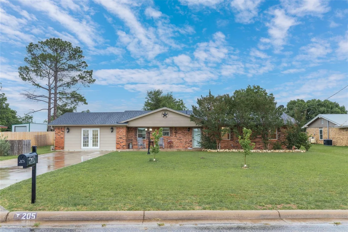 Photo of 205 longhorn dr