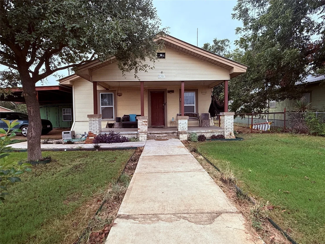 Photo of 1201 W 5th Street