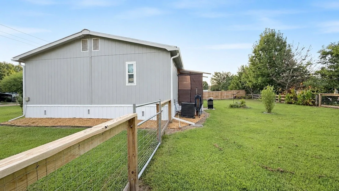 Photo of 852 Cheyenne