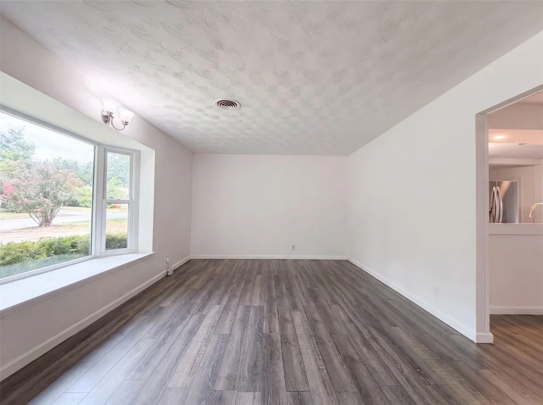 Photo of 1805 Brookview Drive