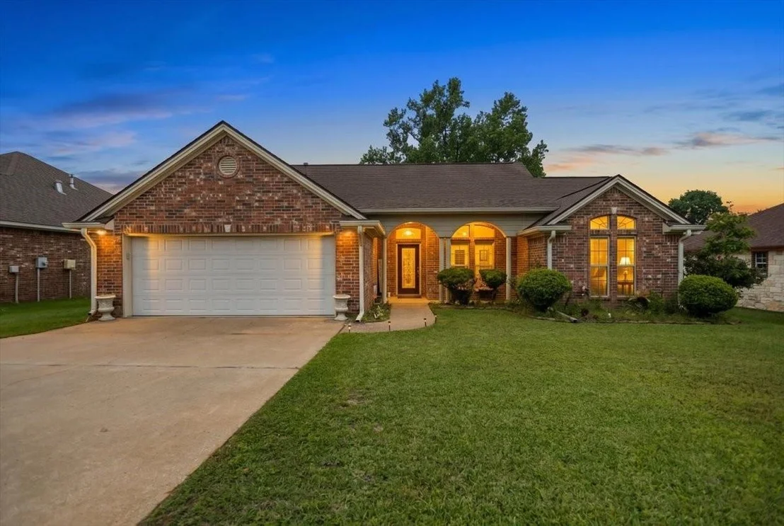 Photo of 220 Sandstone Lane