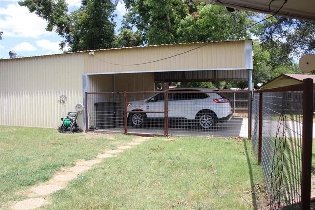Photo of 208 PARK DR