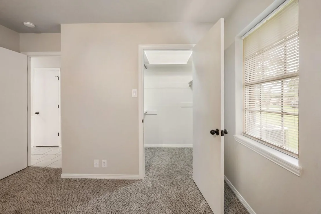 Photo of 1 Oakridge Circle