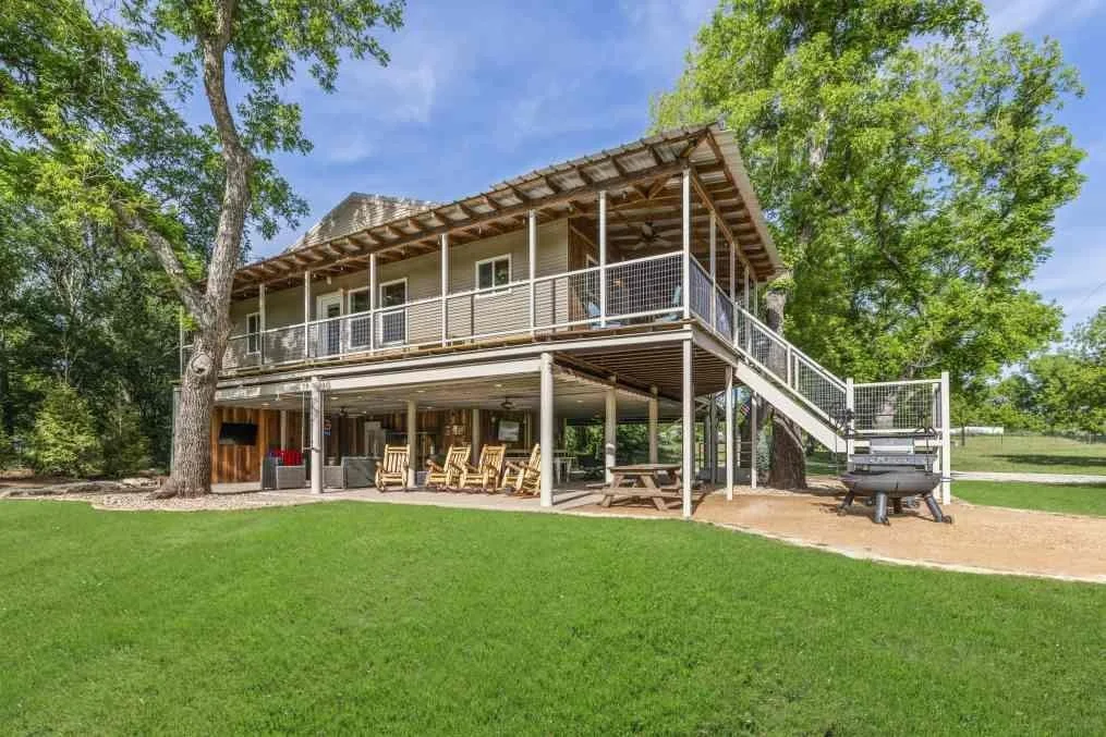 Photo of 421 N Lazy Bend Road