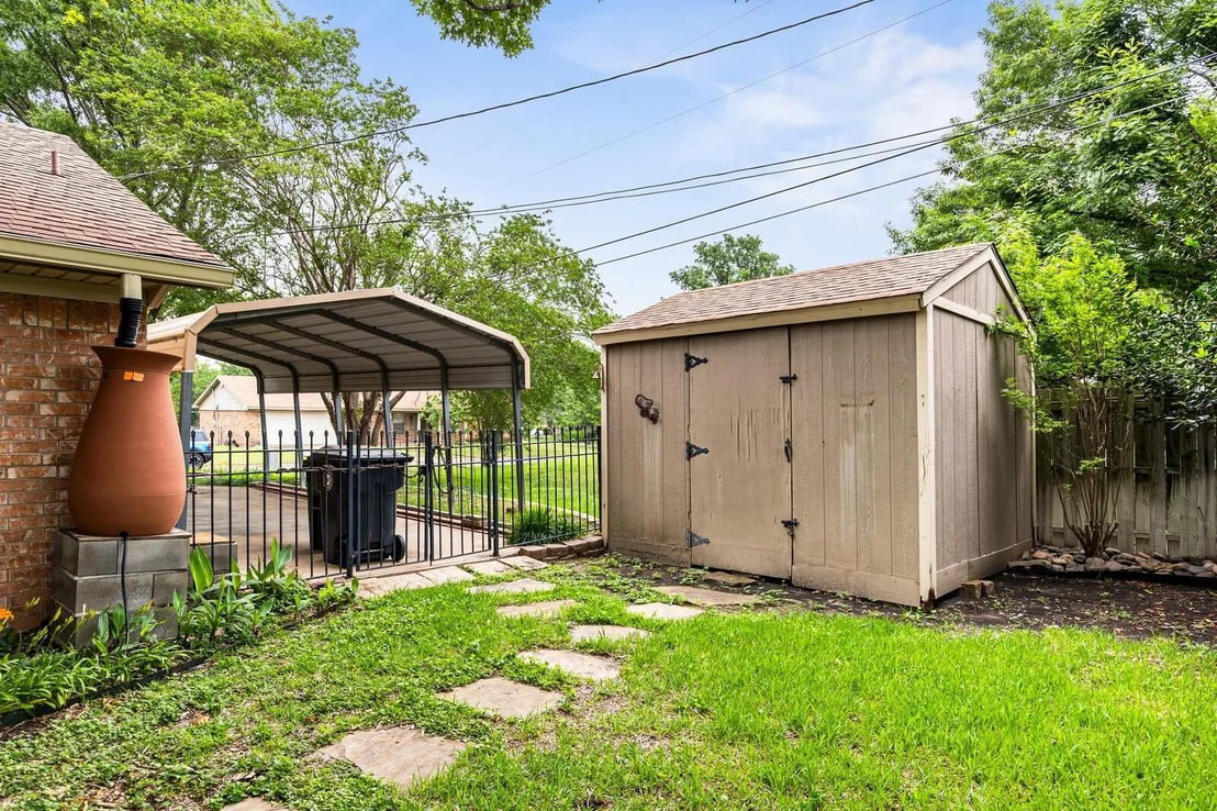Photo of 7100 Canterbury Drive