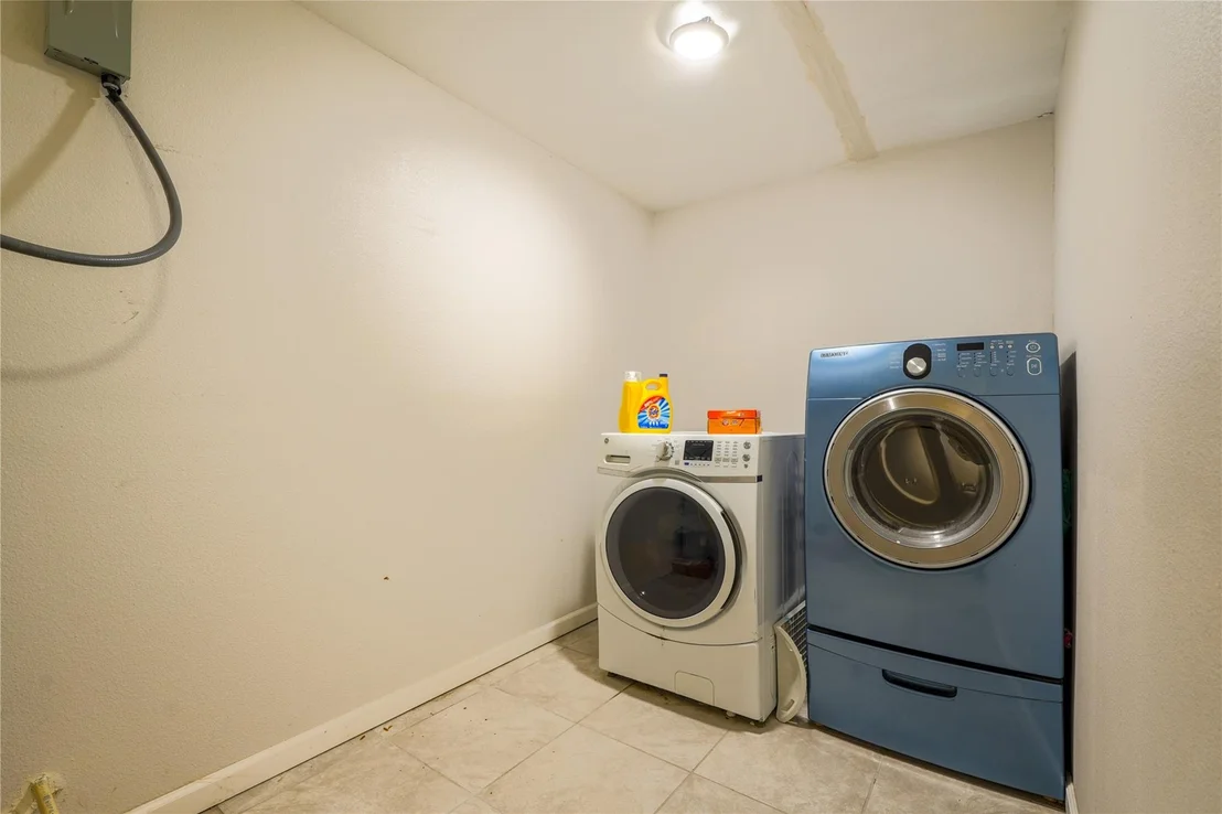 Photo of 200 W Greenbriar Street