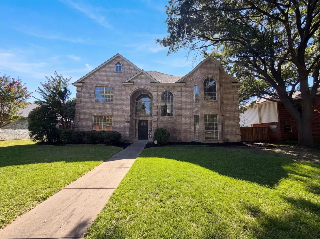 Photo of 905 Ridgemont Drive