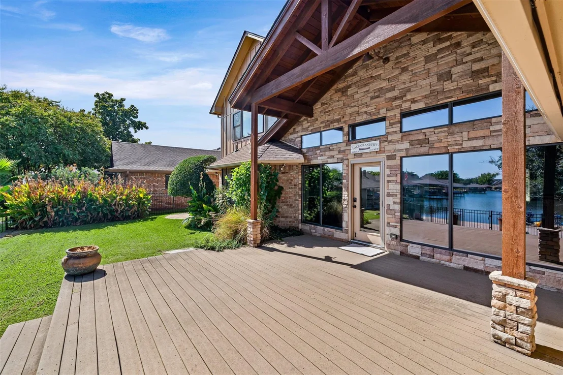 Photo of 2325 River Road