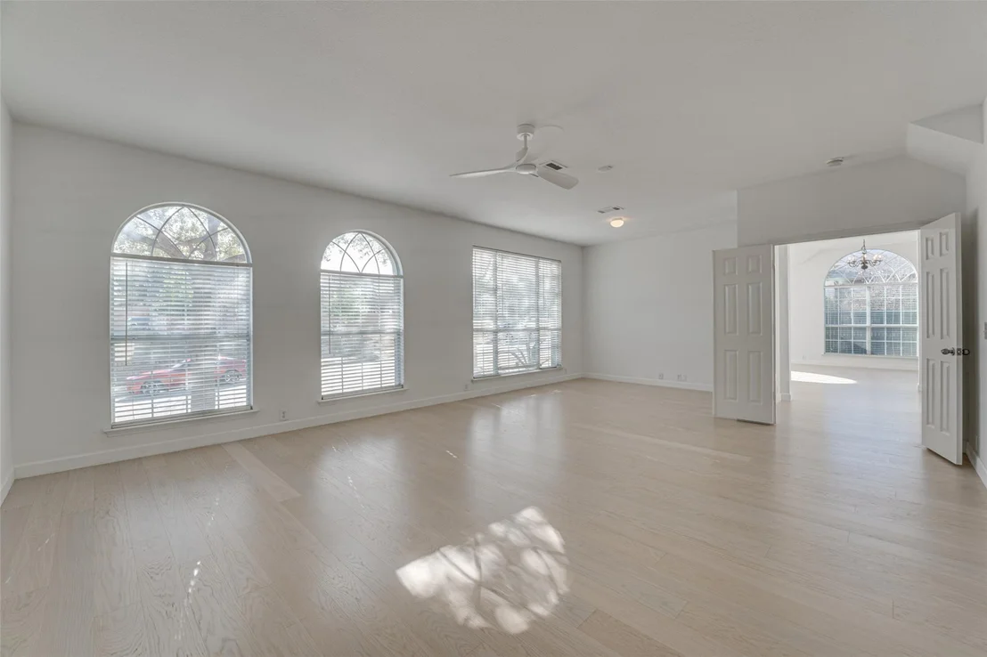 Photo of 558 Presidio Drive