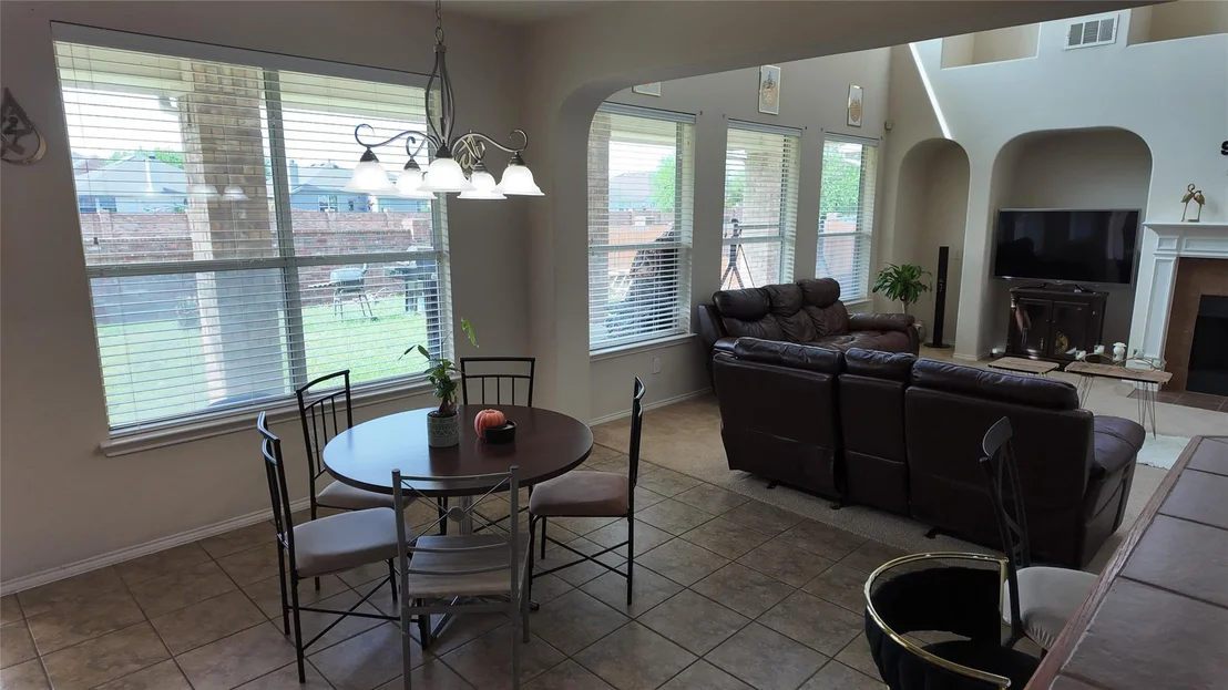 Photo of 421 Roundrock Lane