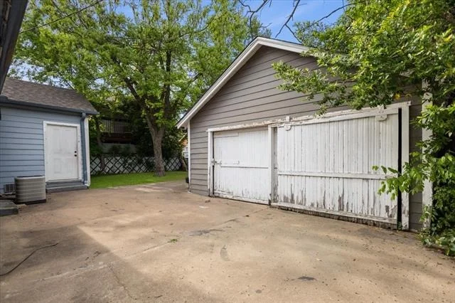 Photo of 917 W Shaw Street