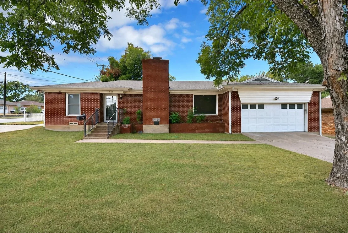 Photo of 1003 Brookhollow Drive