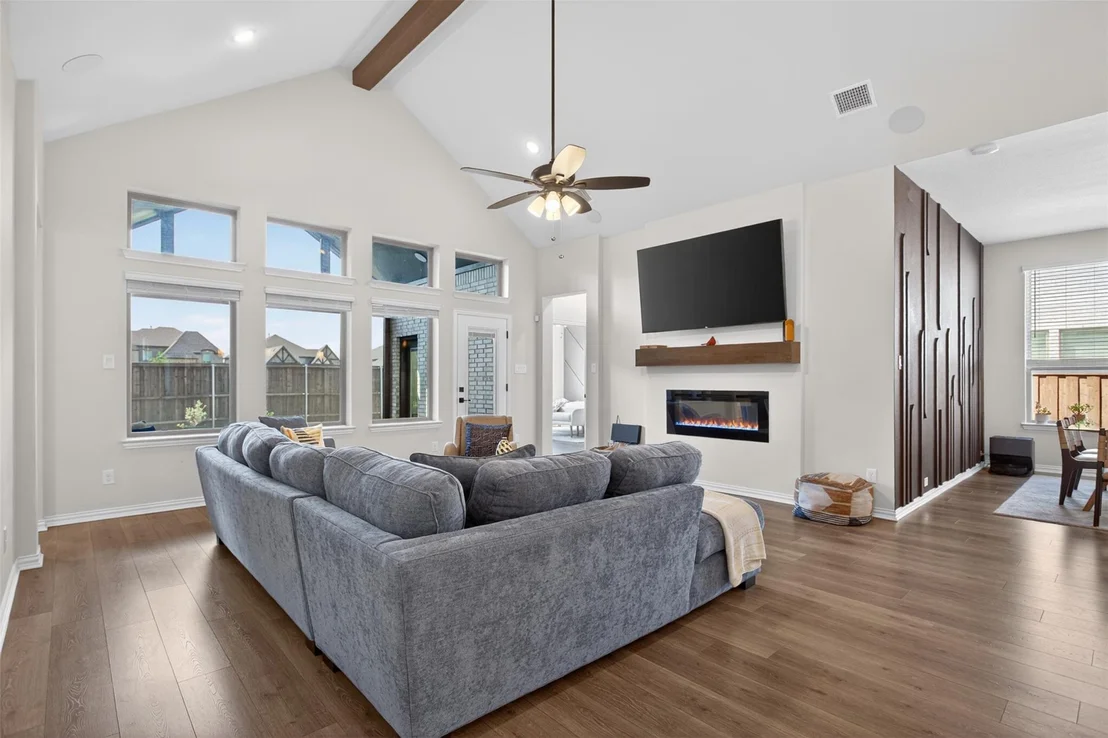 Photo of 1121 Alaska Drive