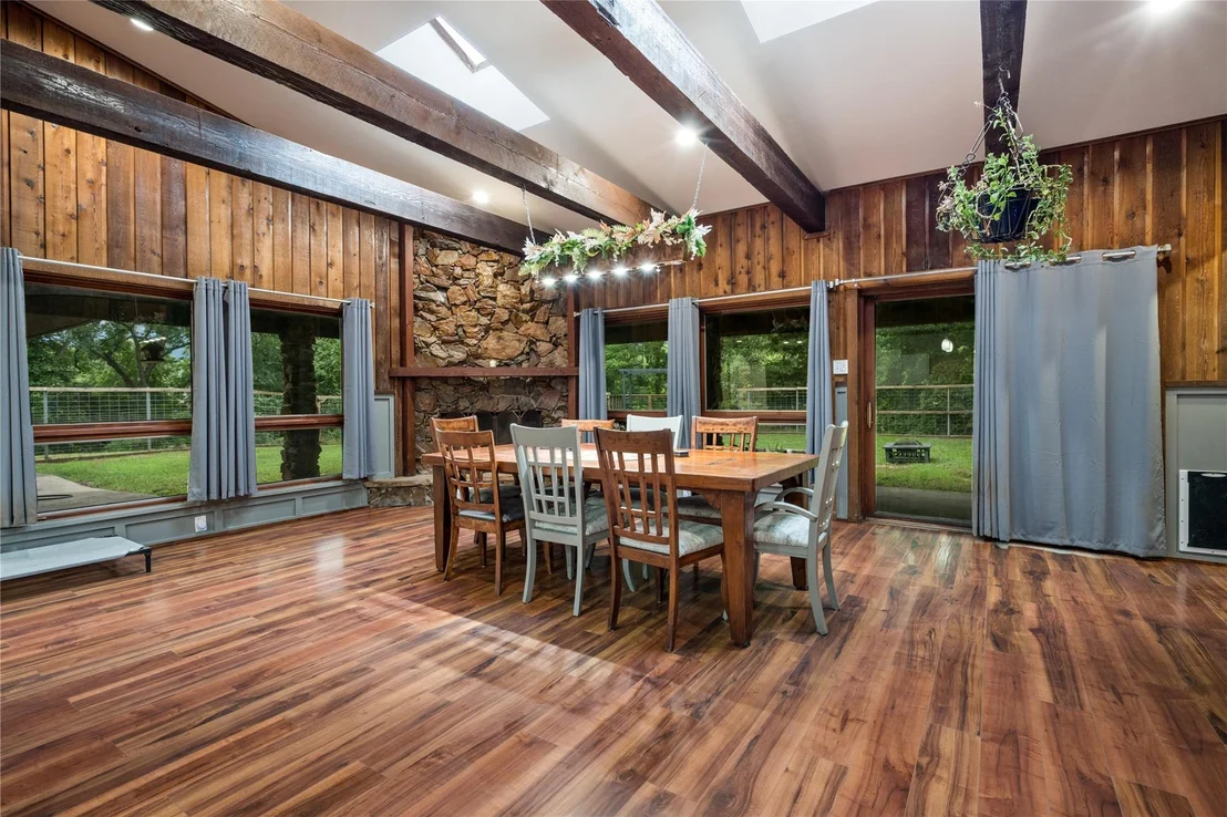 Photo of 207 Shadowwood Trail
