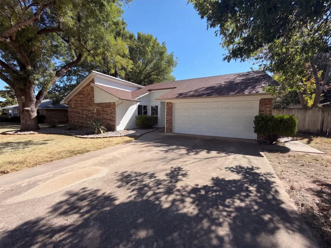 Photo of 1208 Hillcrest Drive
