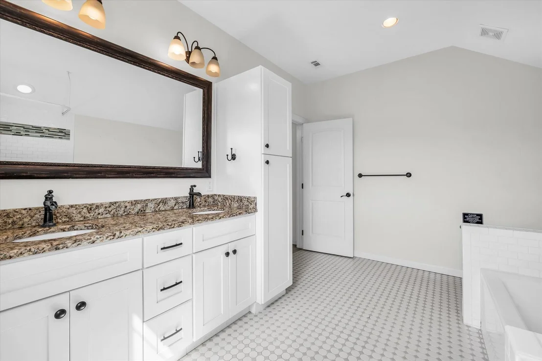 Photo of 348 Barker Lane
