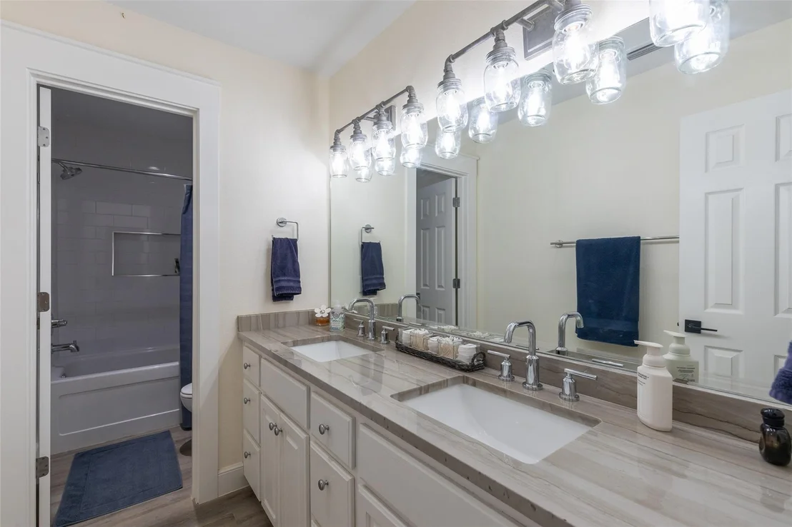 Photo of 582 Clark Road