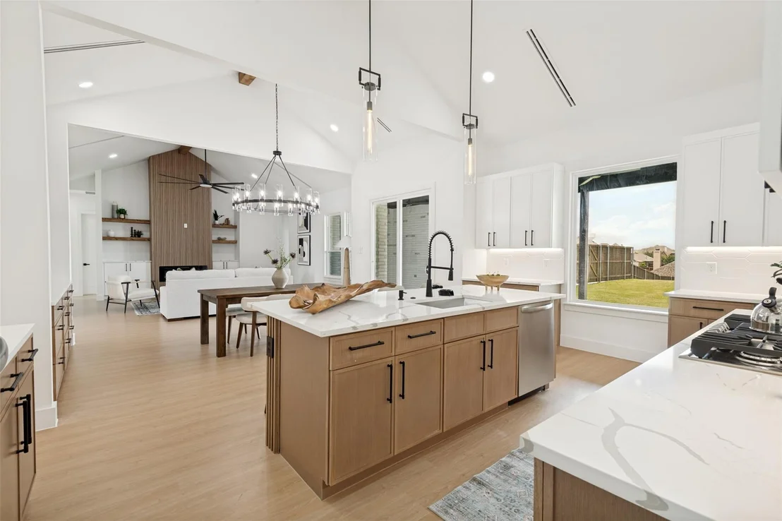 Photo of 1104 Devonshire Drive N