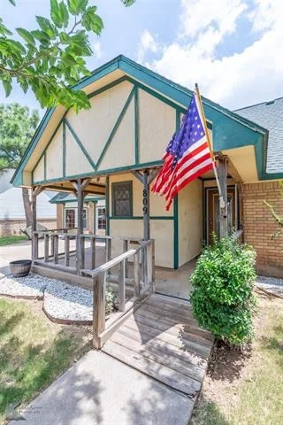 Photo of 809 Chanticleers Lane