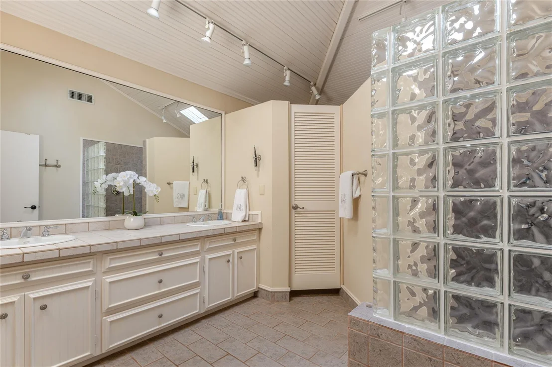 Photo of 7077 Joyce Way