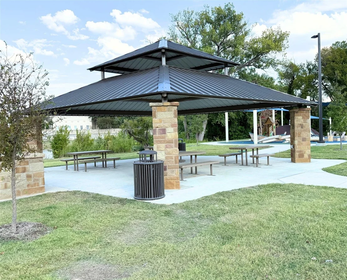 Photo of 6004 Lakehurst Drive