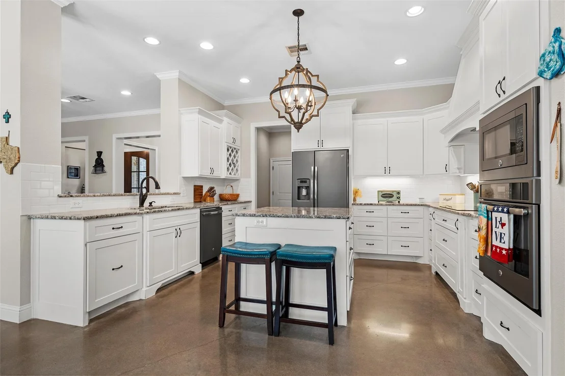 Photo of 580 Whispering Oaks