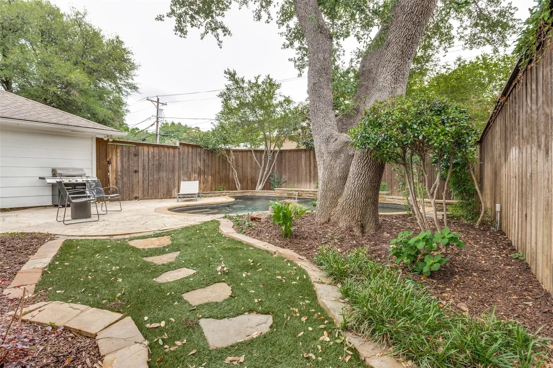 Photo of 5322 W Mockingbird Lane