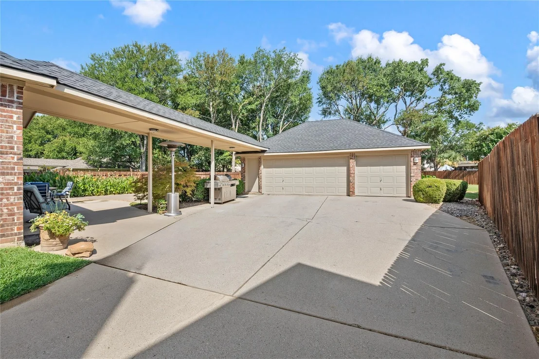 Photo of 1607 Forest Bend Lane