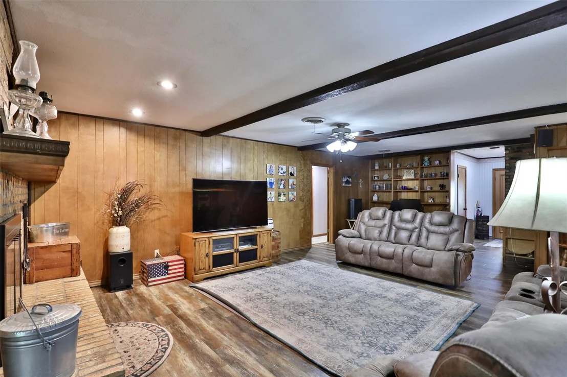 Photo of 448 Elmdale Road S