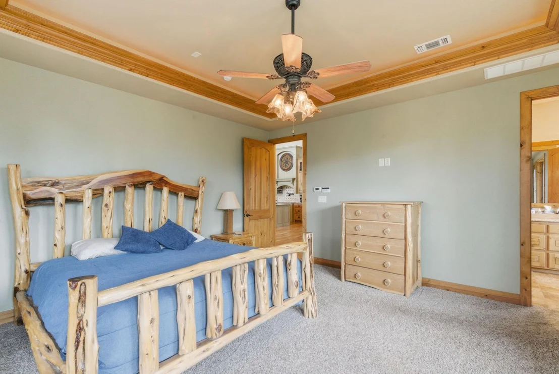 Photo of 735 Gresham Lane