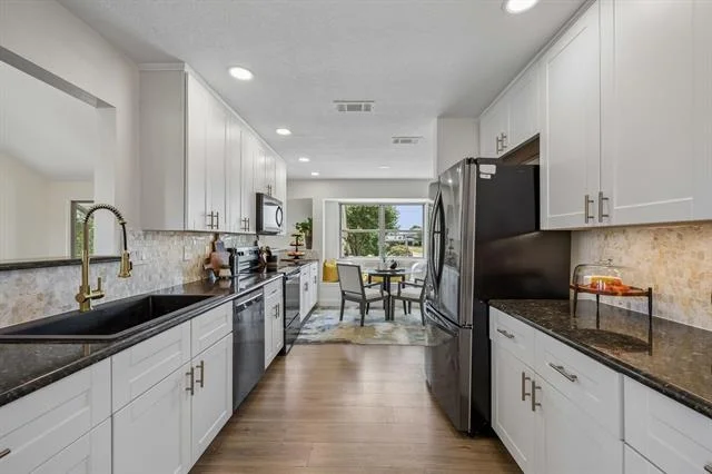Photo of 1601 Kingspoint Drive