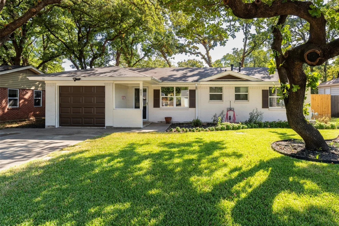 Photo of 805 Clover Park Drive