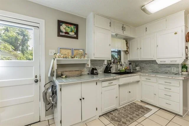 Photo of 3109 Edmond Avenue