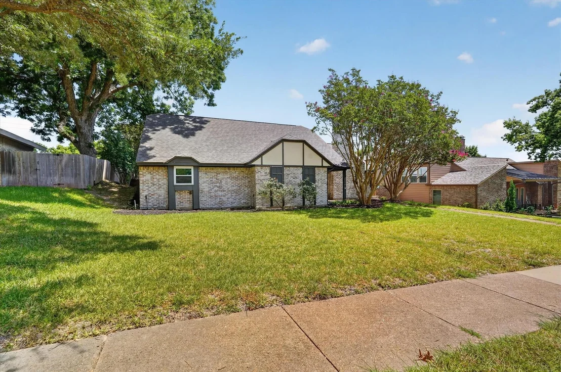 Photo of 2004 Hondo Drive