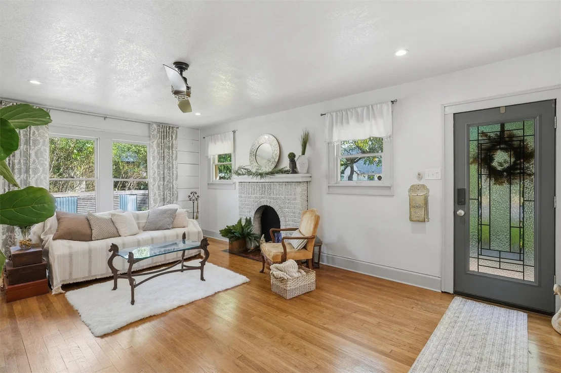 Photo of 704 Forrest Avenue
