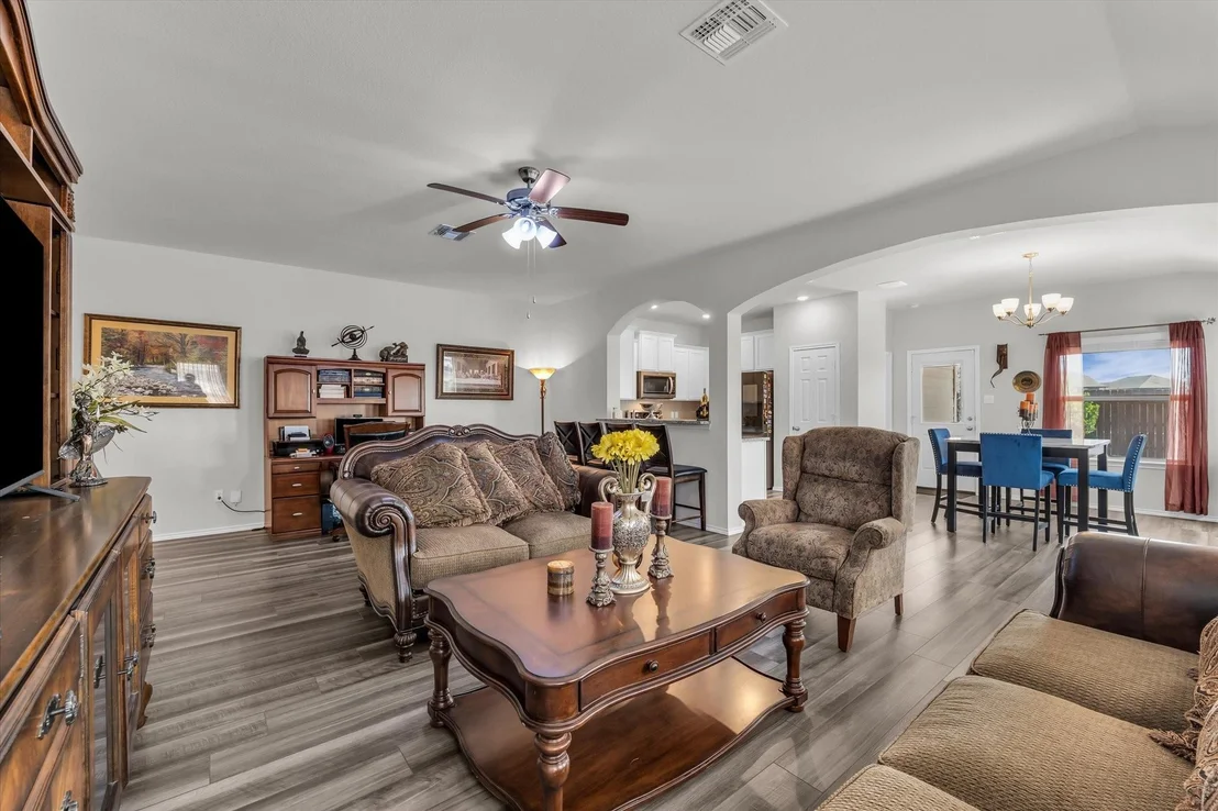 Photo of 2912 Brosnan Road