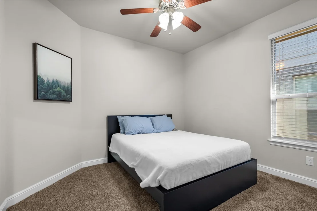 Photo of 5525 Round Hill Road
