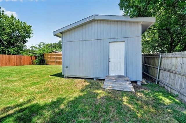 Photo of 5917 Maple Lane
