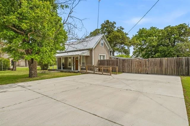 Photo of 307 N Oak Lane
