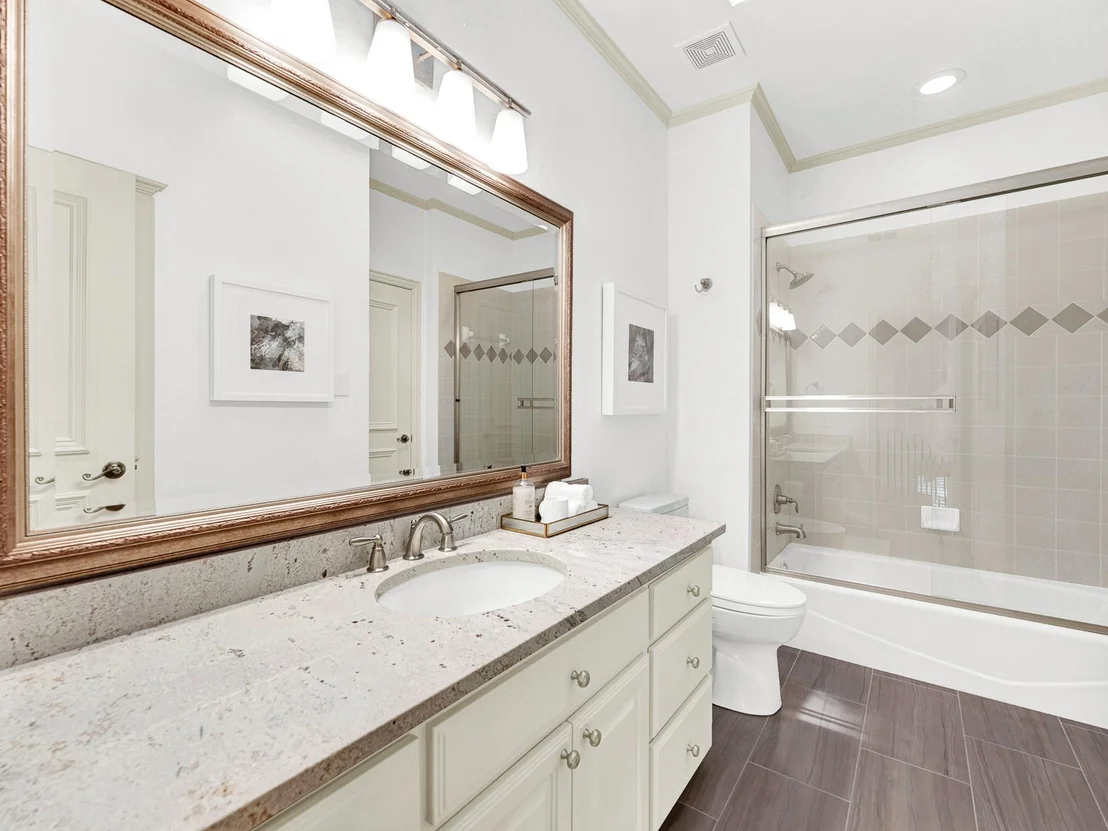 Photo of 2140 Sutton Place