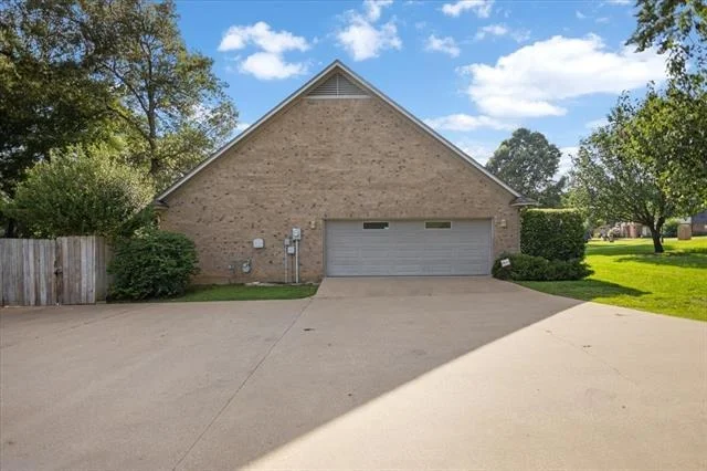 Photo of 11831 Smallwood Drive