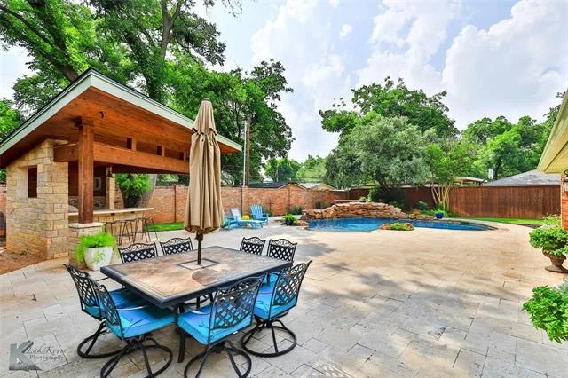 Photo of 1533 Elmwood Drive