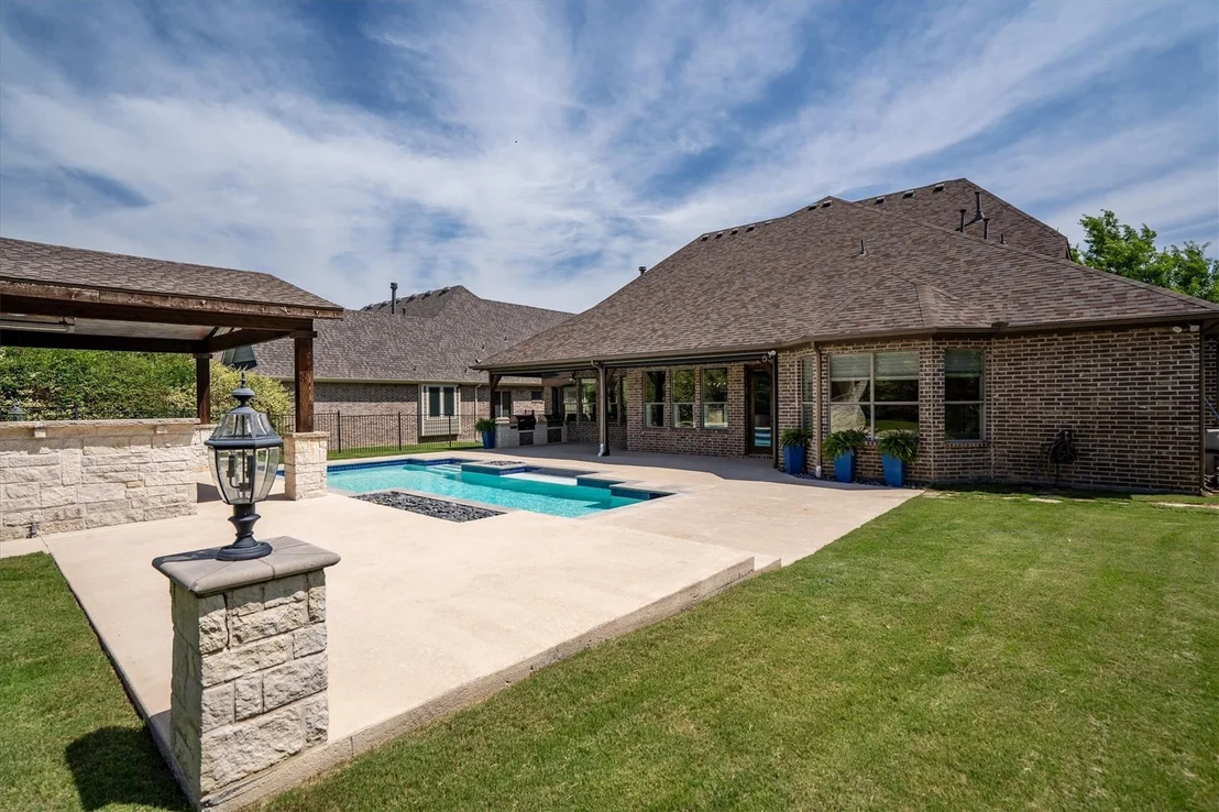 Photo of 3225 Clubview Drive