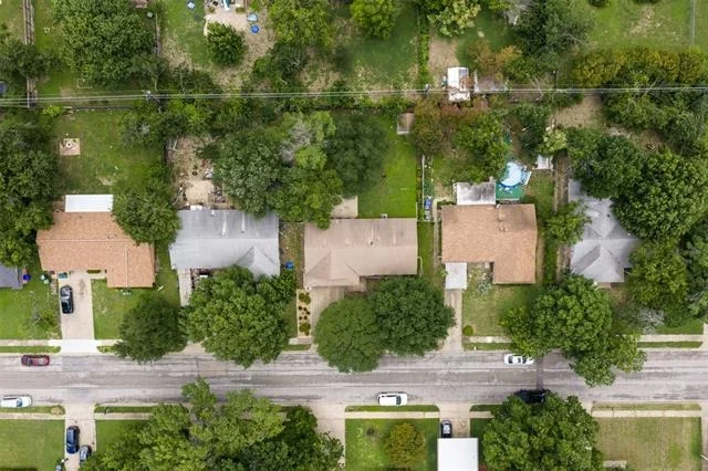 Photo of 1325 Royal Oaks Drive
