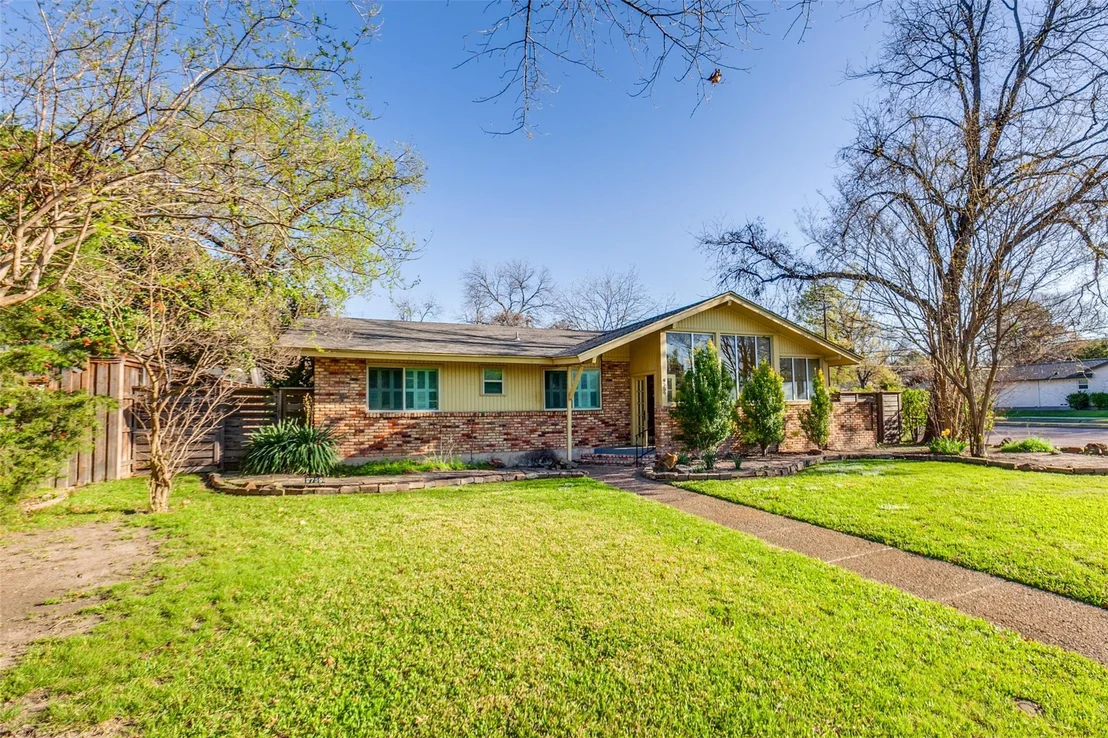 Photo of 9759 Shoreview Road