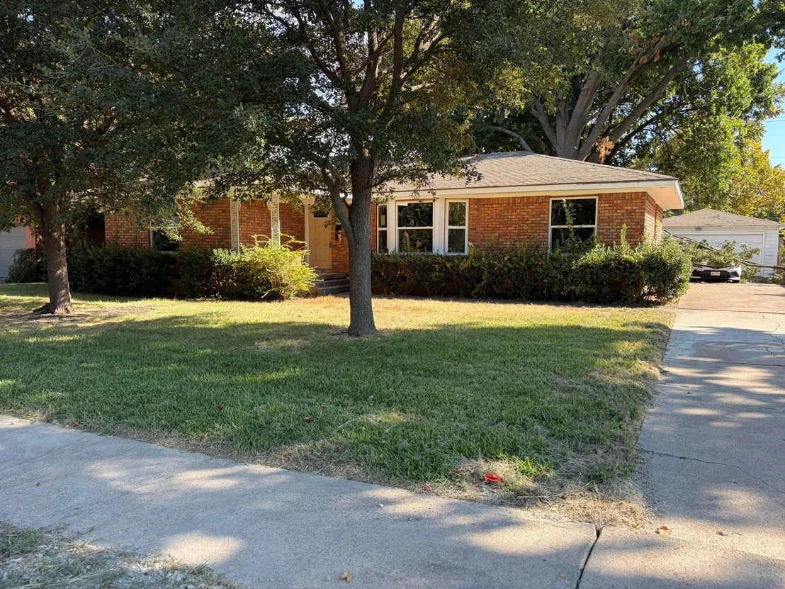 Photo of 2330 Mockingbird Lane