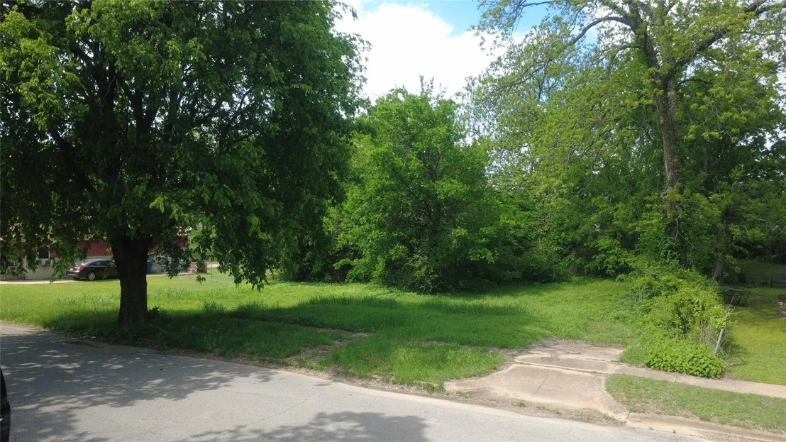 Photo of 611 W Johnson Street