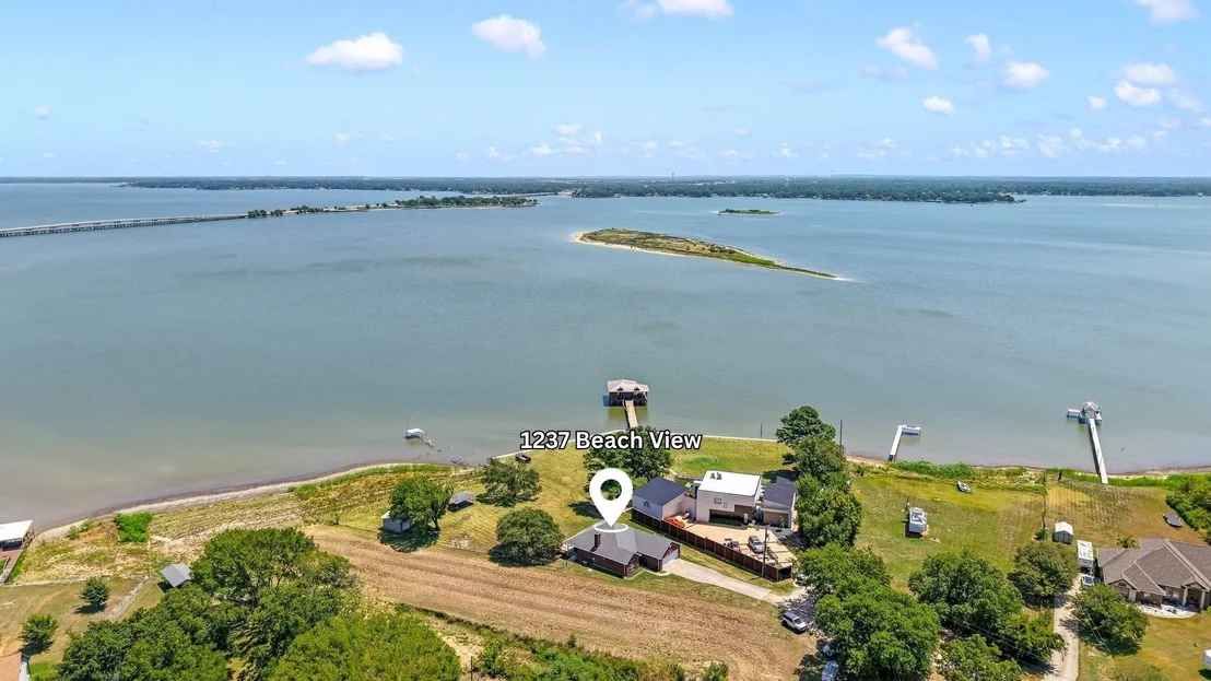 Photo of 1237 Beachview