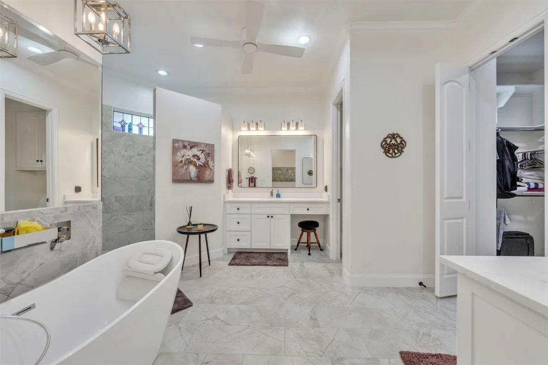 Photo of 2400 Vineyard Drive